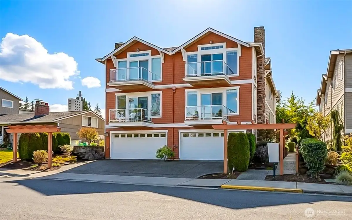 626 Glen Street #201, Edmonds, WA 98020 - #1
