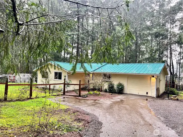 805 Island Boulevard, Fox Island, WA 98333