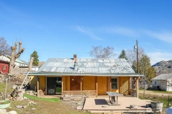 470 2nd Street, Chelan Falls, WA 98817