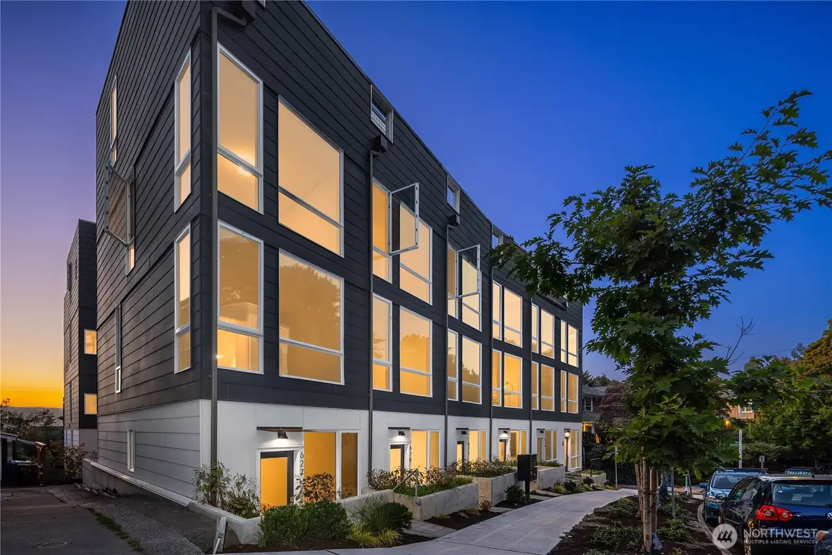 627 13th Avenue E, Seattle, WA 98102 - #1
