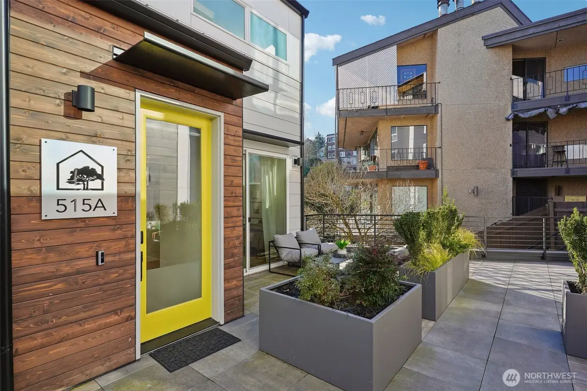 515 Howe #A, Seattle, WA 98109 - #1