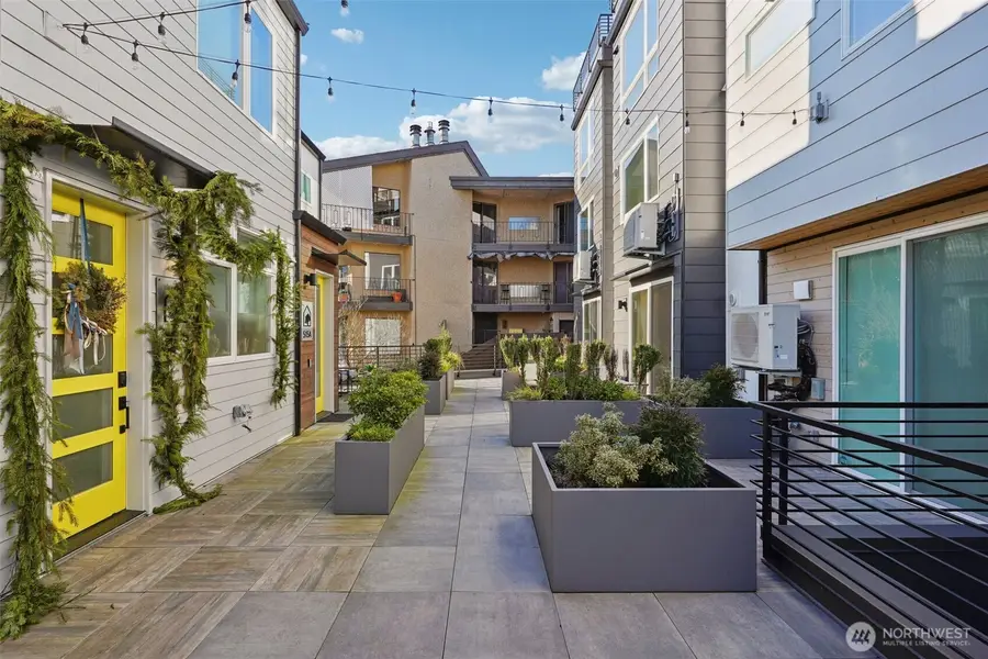 515 Howe #A, Seattle, WA 98109 - #2