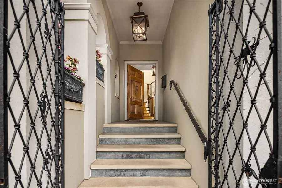 463 39th Avenue E, Seattle, WA 98112 - #3