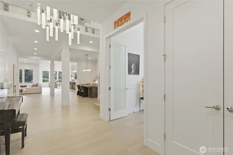 9215 NE 32nd Street, Clyde Hill, WA 98004 - #2