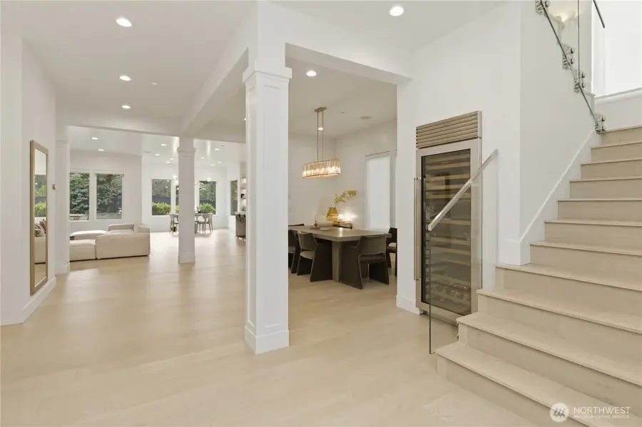 9215 NE 32nd Street, Clyde Hill, WA 98004 - #3