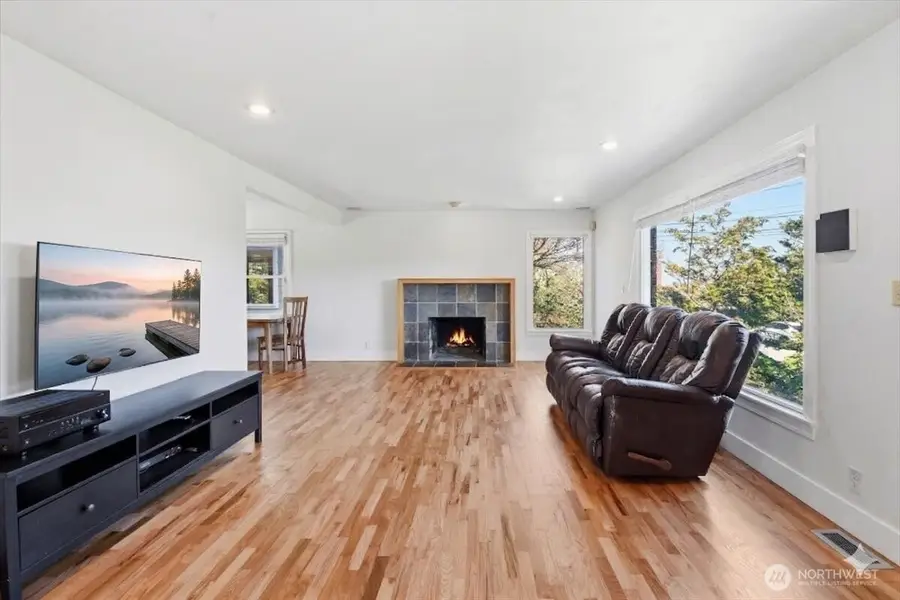 3803 42nd Avenue S, Seattle, WA 98118 - #2