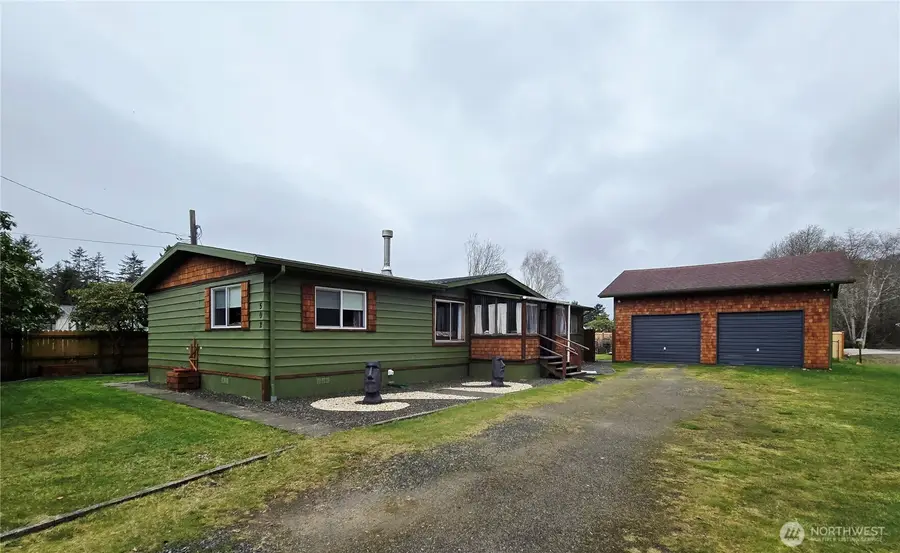 502 W Veterans Avenue, Westport, WA 98595 - #3