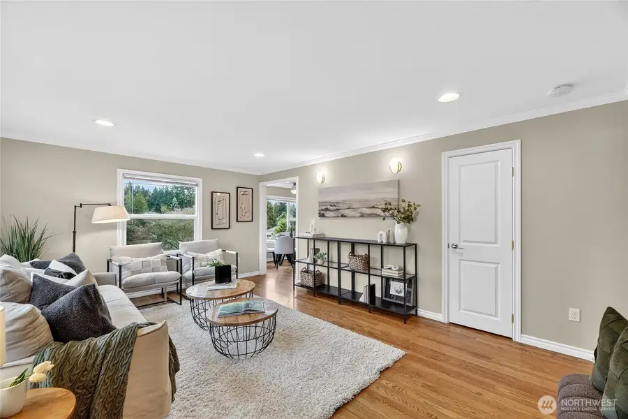 9047 37th Avenue Sw, Seattle, WA 98126 - #2