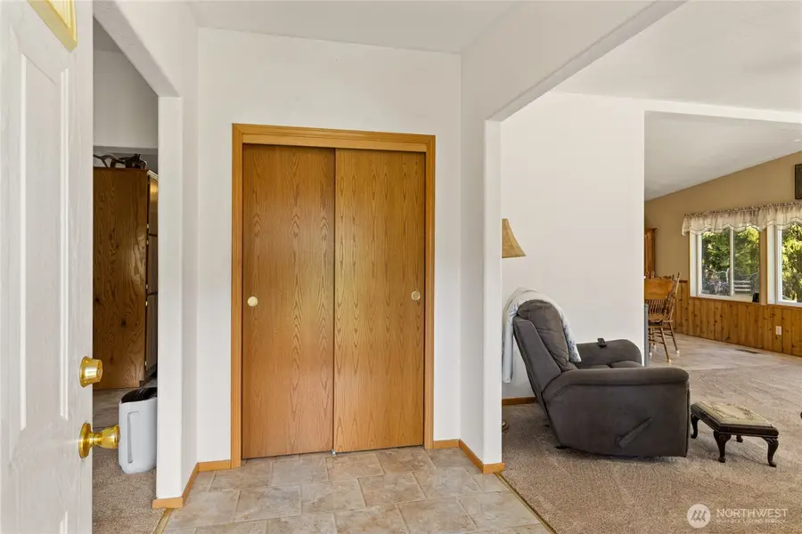 6160 Upper Peoh Point Rd, Cle Elum, WA 98922 - #3