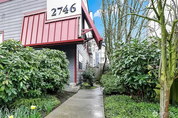 2746 60th Avenue Sw #2, Seattle, WA 98116