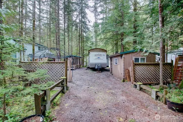 61 Christmas Tree Circle, Deming, WA 98244