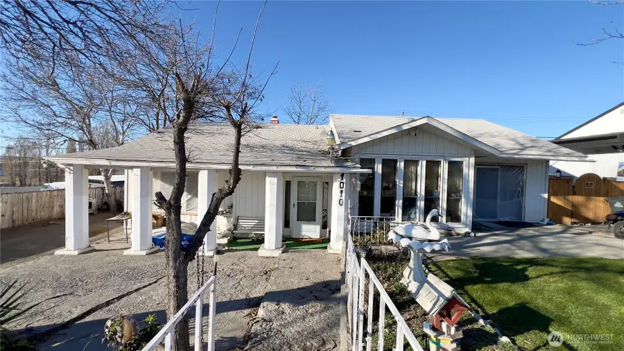1010 E Terrace Ave, Moses Lake, WA 98837 - #2
