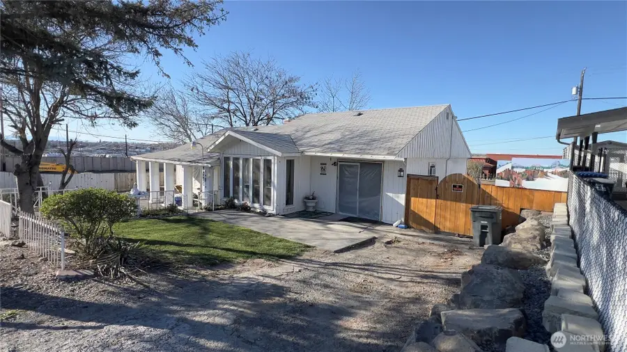 1010 E Terrace Ave, Moses Lake, WA 98837 - #3