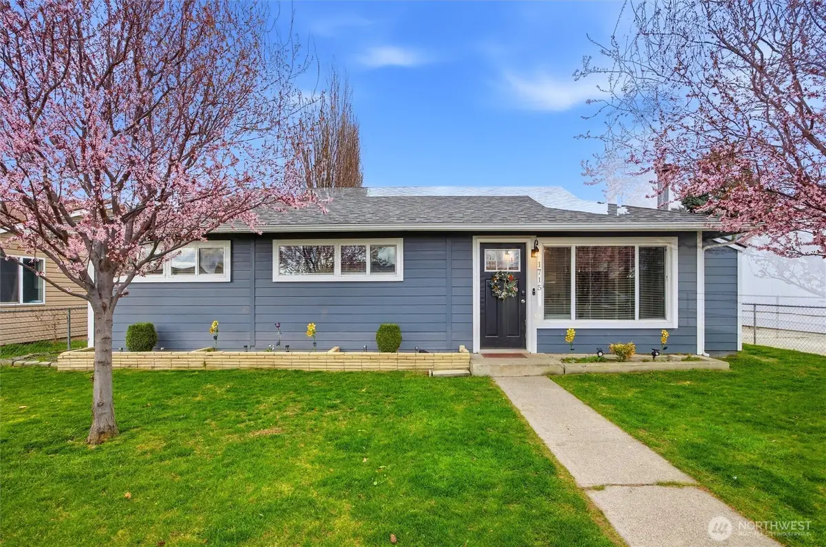 1715 N 15th Avenue, Pasco, WA 99301 - #1
