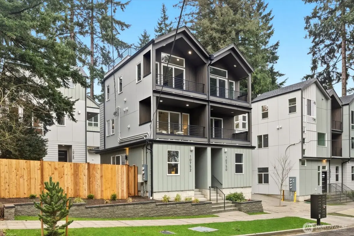 10752 Interlake Avenue N, Seattle, WA 98133 - #1