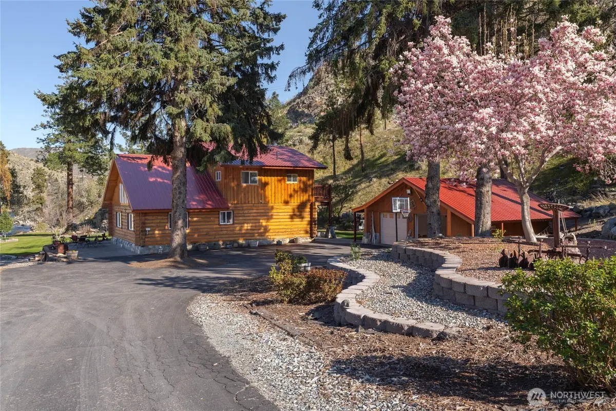 540 Highway 153, Pateros, WA 98846 - #1