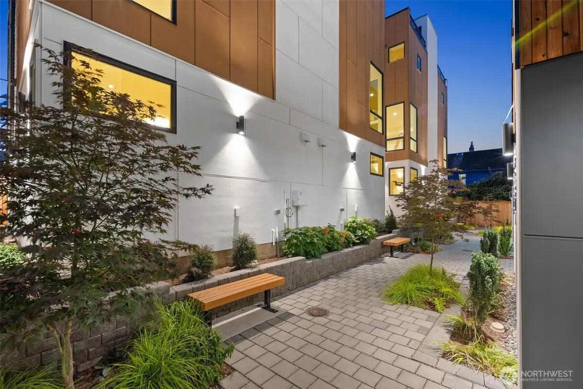9239 16th Avenue Sw, Seattle, WA 98106 - #1