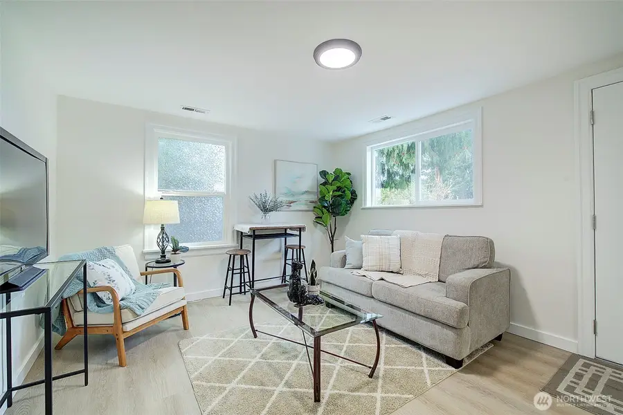 10231 36th Avenue Sw, Seattle, WA 98146 - #2