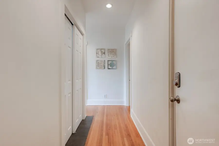 214 Summit Avenue E #402, Seattle, WA 98102 - #3