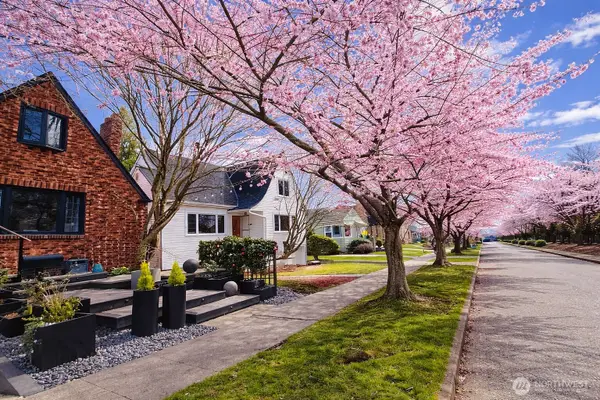 7736 33rd Ave Nw, Seattle, WA 98117