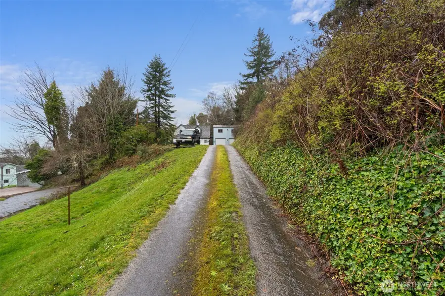 728 Dakota Street, Raymond, WA 98577 - #2