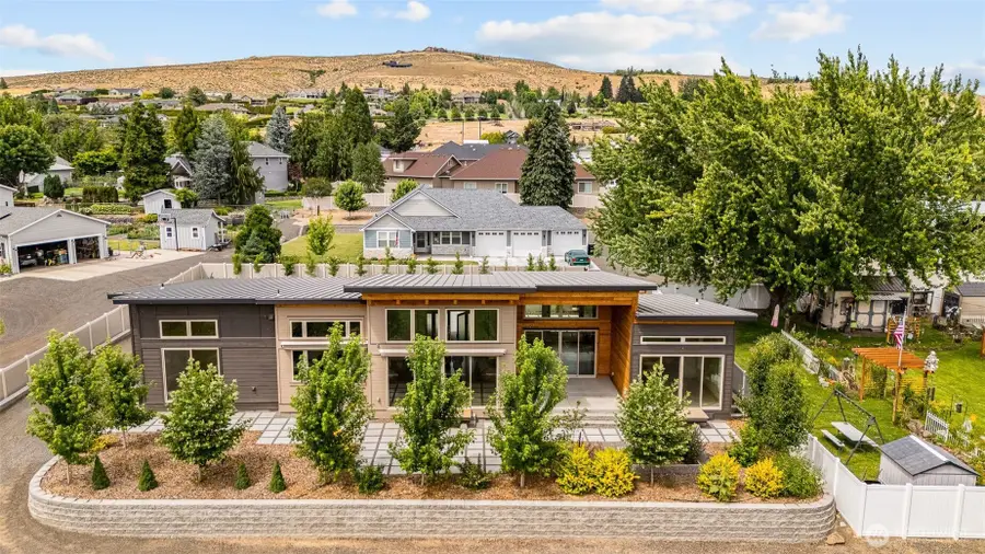 8 N 96th Avenue, Yakima, WA 98908 - #2