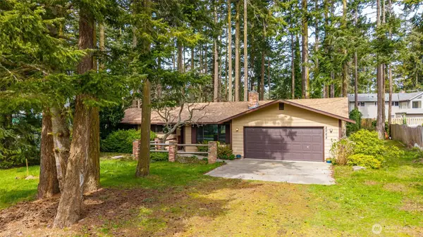 2068 Pine Wood Way, Oak Harbor, WA 98277