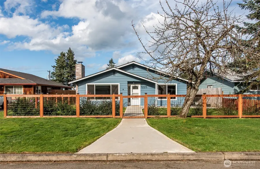 1225 W 17th St, Port Angeles, WA 98363 - #2