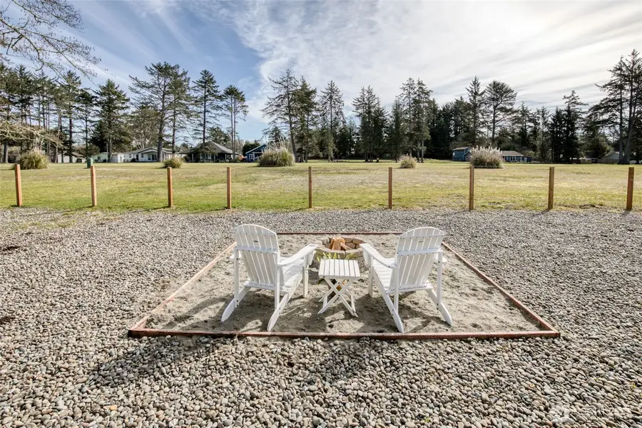 300 Octopus Avenue Ne, Ocean Shores, WA 98569 - #2