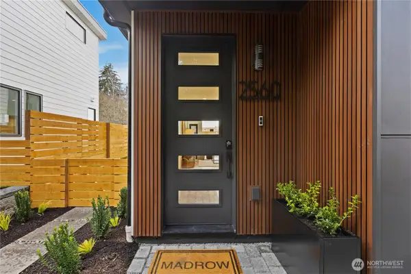 2560 SE 30th Avenue W #2, Seattle, WA 98199