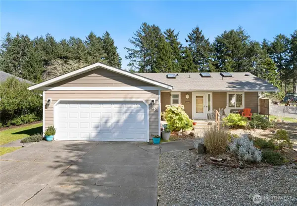 160 Dolphin Avenue Ne, Ocean Shores, WA 98569