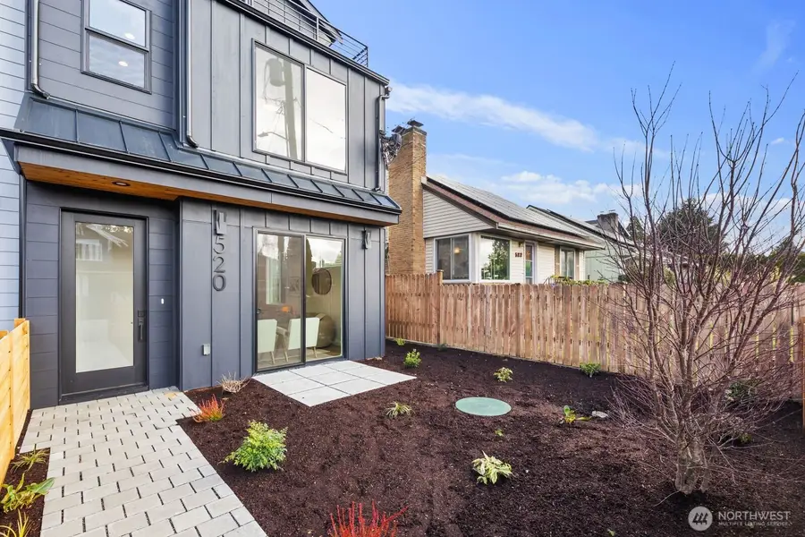 520 N 102nd Street, Seattle, WA 98133 - #3