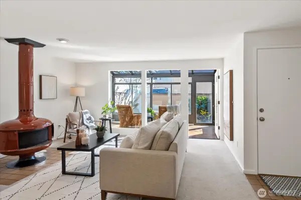 8229 212th Street Sw #102, Edmonds, WA 98026