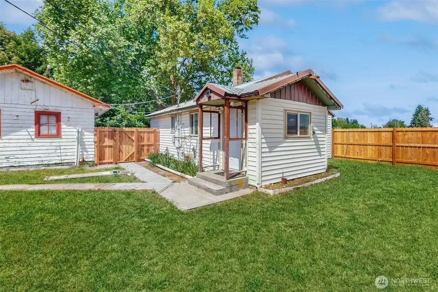 320 S Central Street, Brewster, WA 98812 - #2