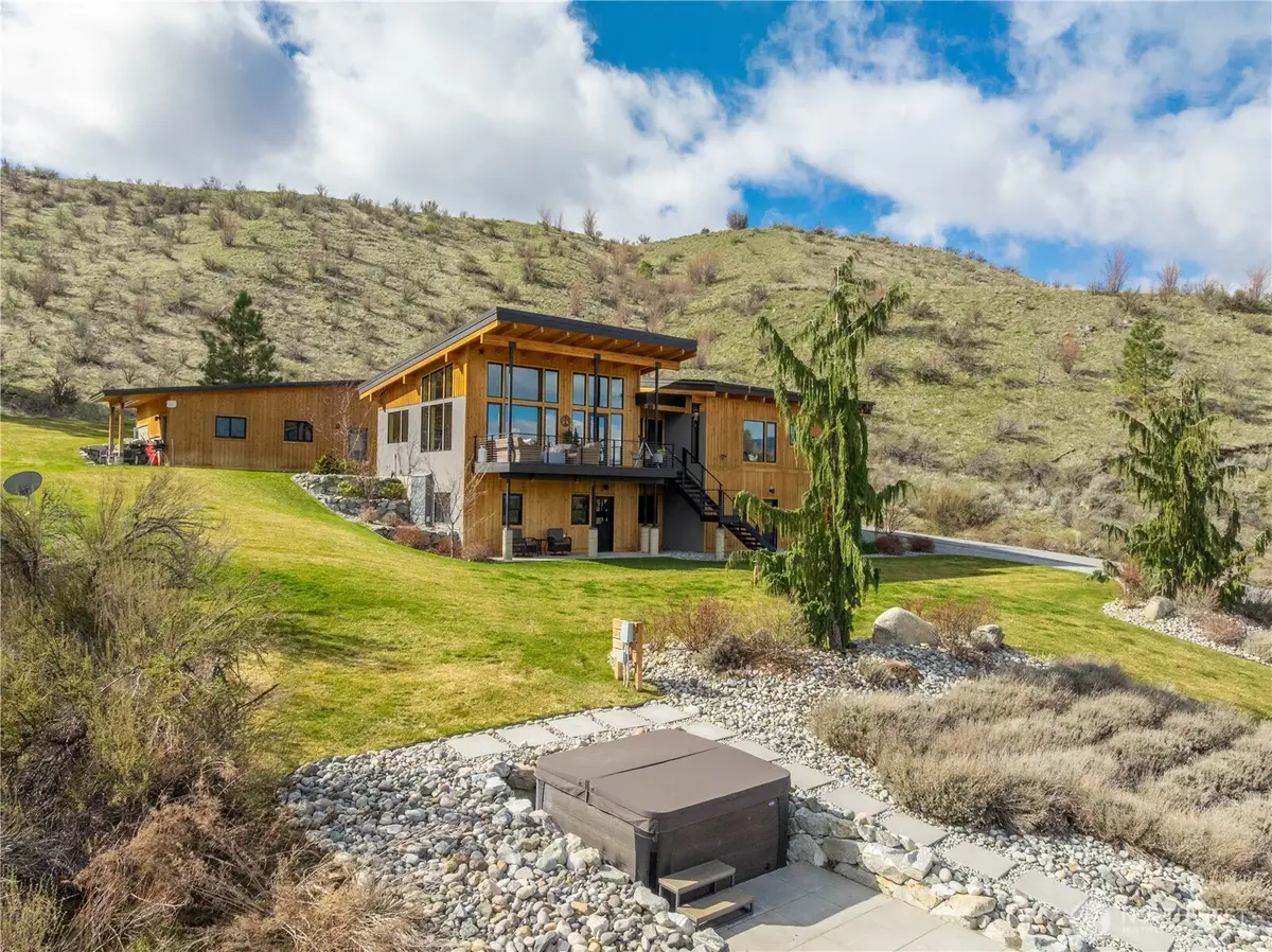 111 Hawks Meadow, Chelan, WA 98816 - #1