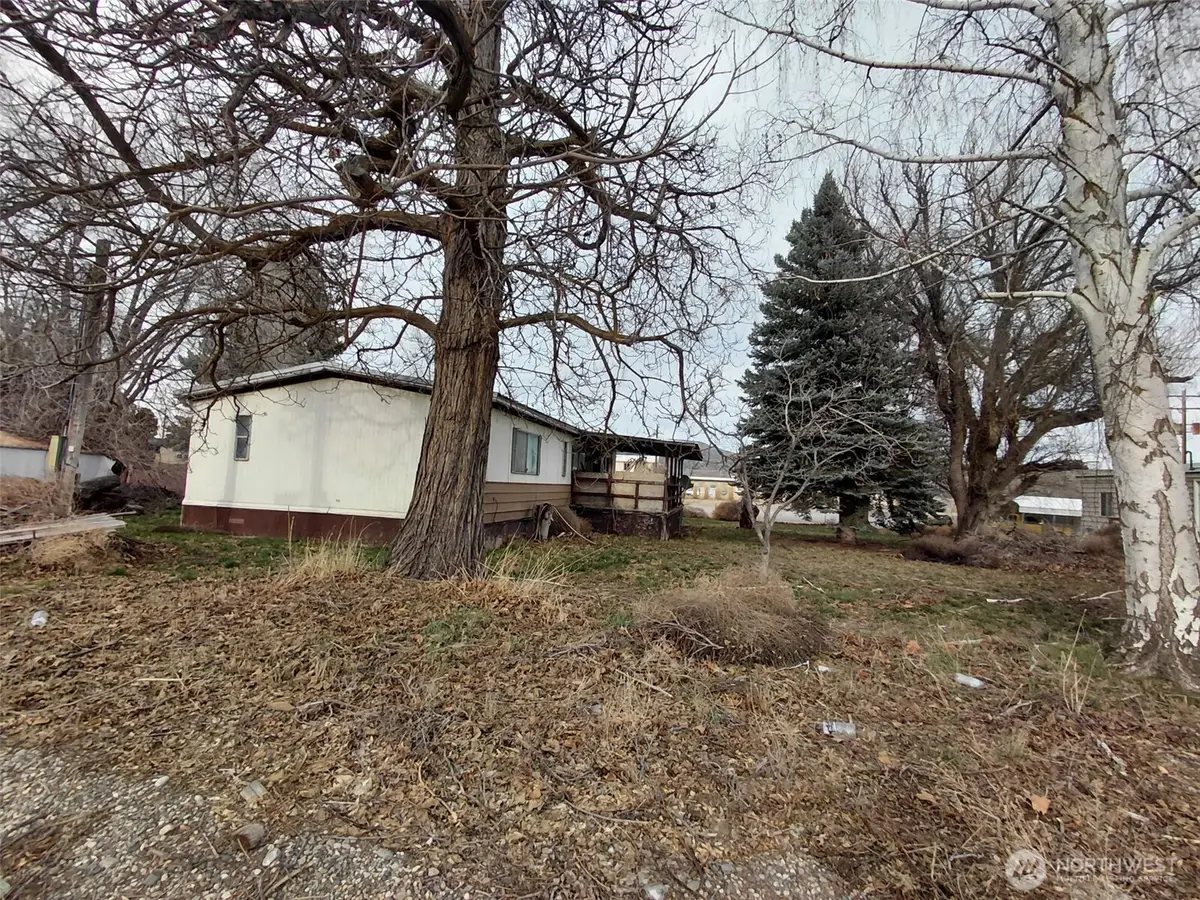 2528 Monroe Avenue, Bridgeport, WA 98813 - #1