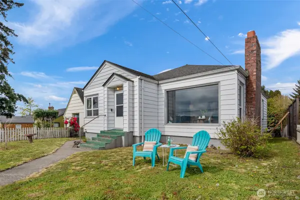 1137 Jacobsen Boulevard, Bremerton, WA 98310