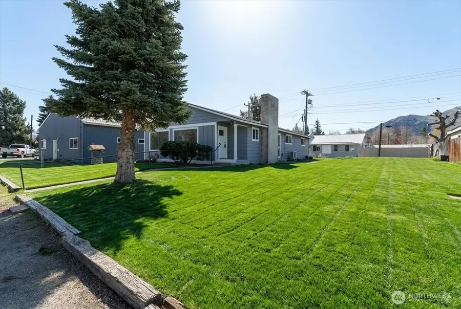 916 E Johnson Avenue, Chelan, WA 98816 - #2