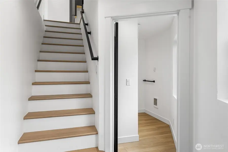 4047 25th Avenue W, Seattle, WA 98199 - #2