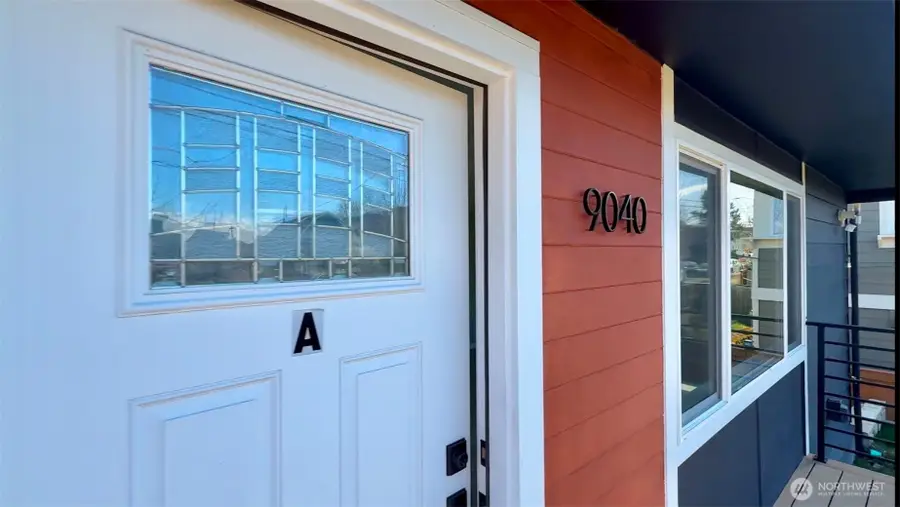 9040 17th Avenue Sw, Seattle, WA 98106 - #2