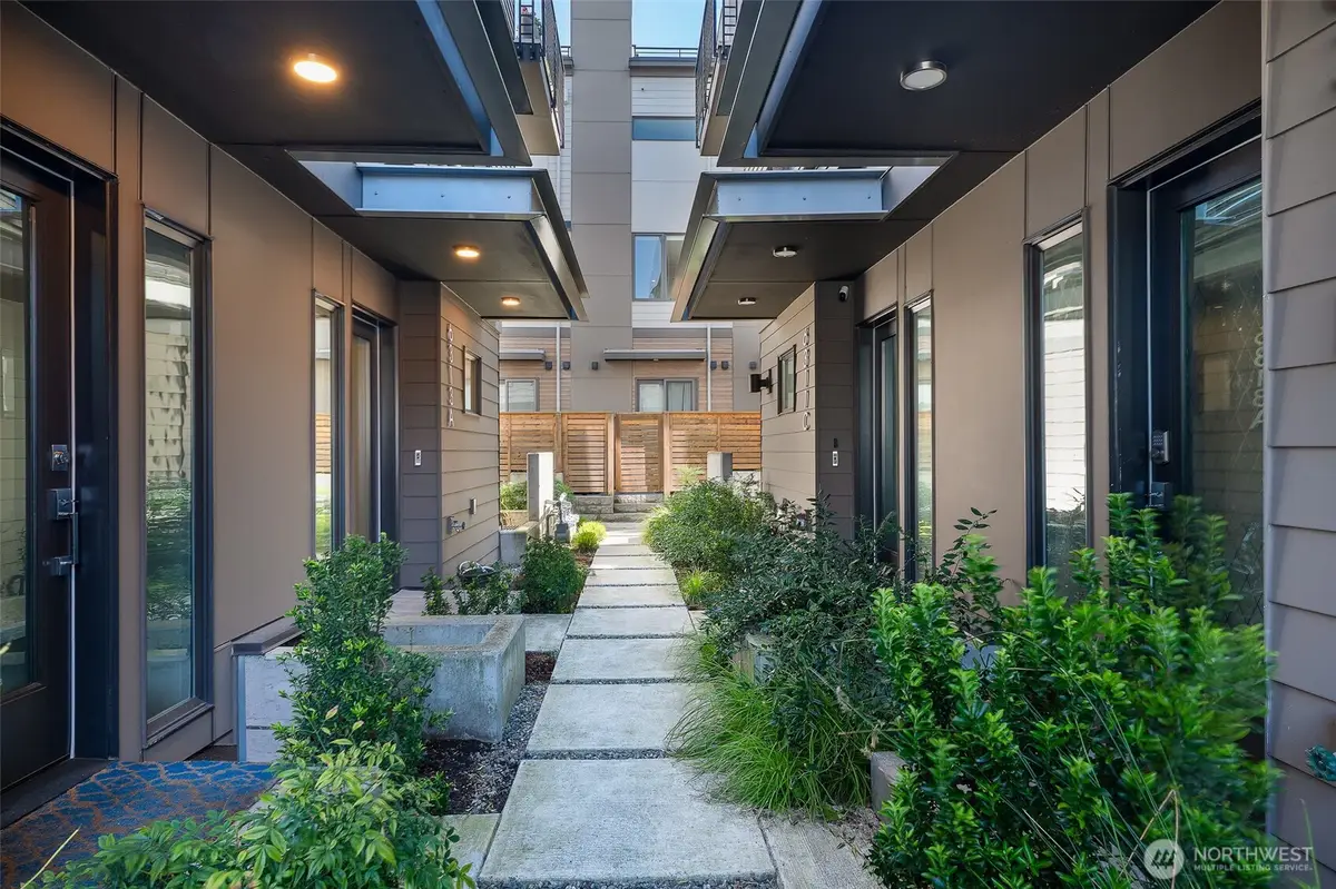 6313 9th Avenue Ne #A, Seattle, WA 98115 - #1