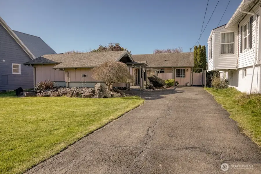 816 Spruce Street, Hoquiam, WA 98550 - #3