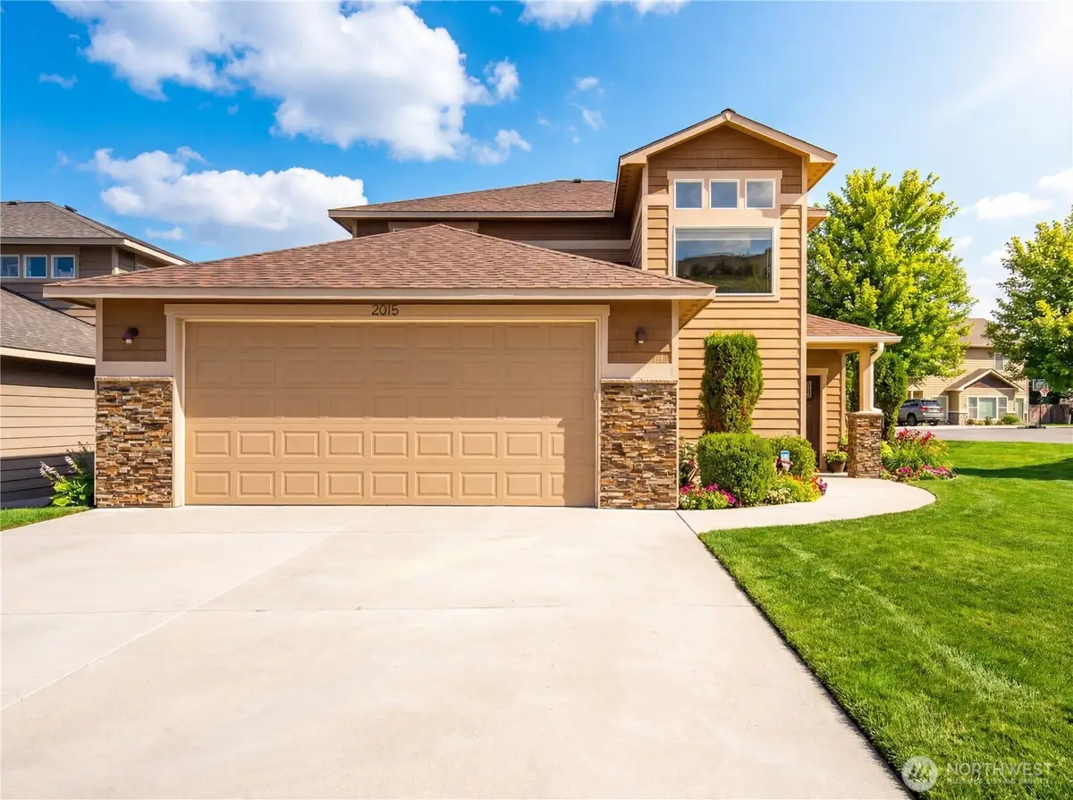 2015 Woodridge Street, Wenatchee, WA 98801 - #1