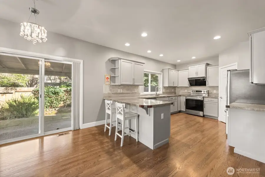 4218 NE 9th Cir, Renton, WA 98059 - #3