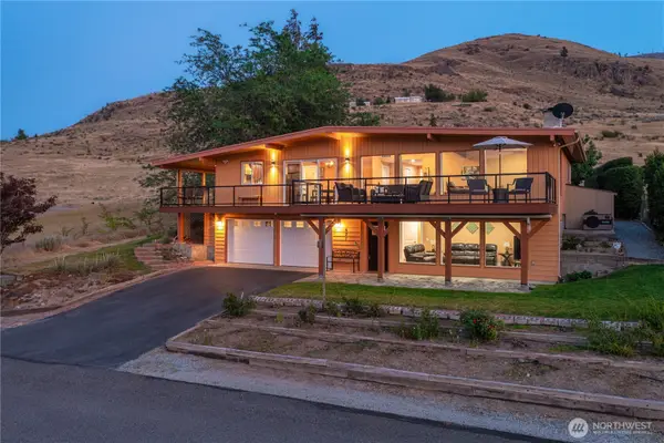 621 Mountain View Dr, Chelan, WA 98816