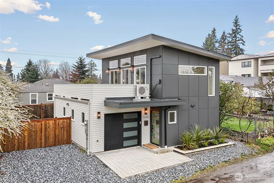 11242 Evanston Avenue N #B, Seattle, WA 98133 - #2