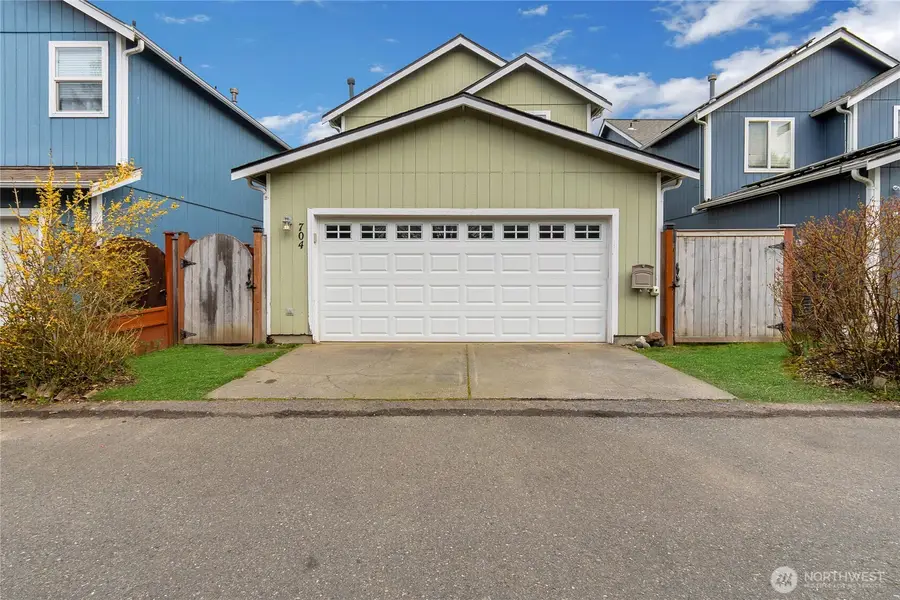 704 29th Avenue Se, Puyallup, WA 98374 - #3