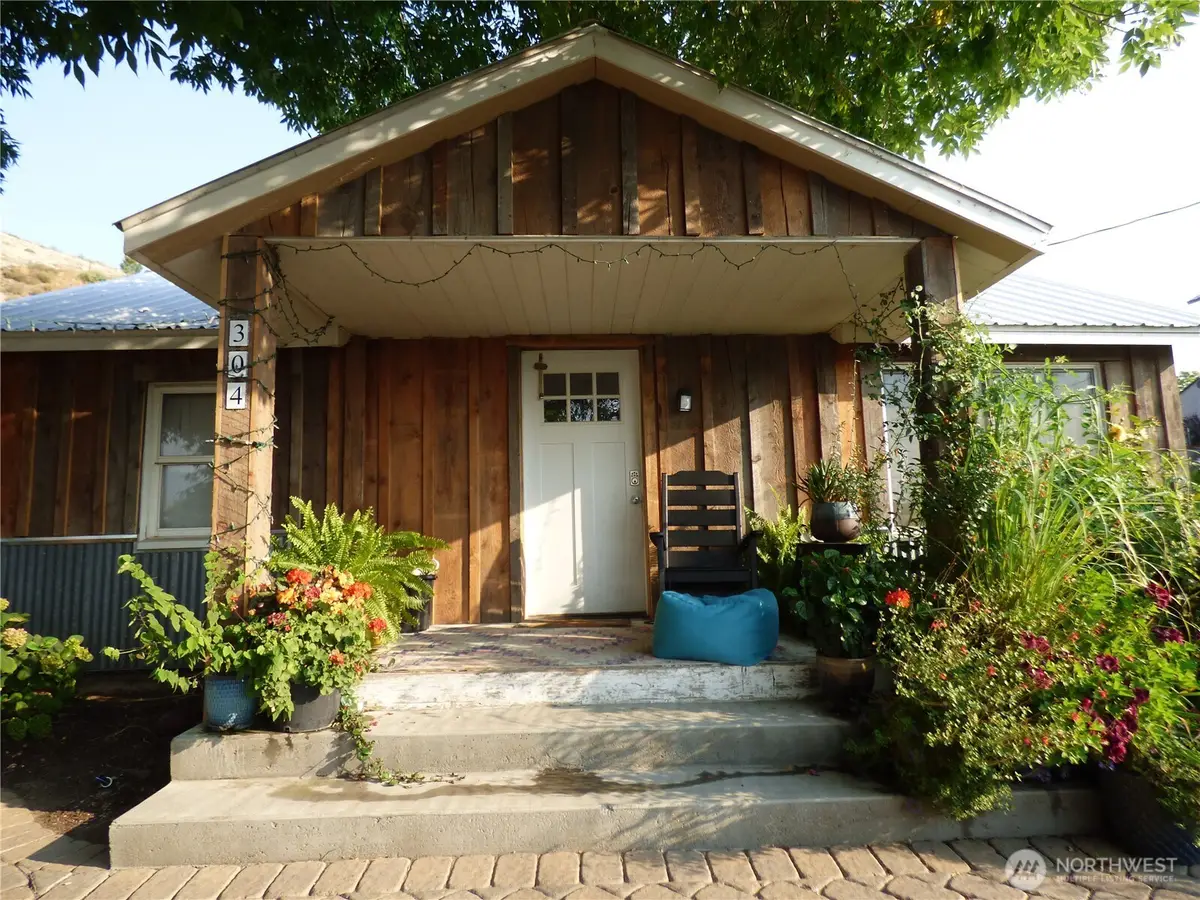 304 Pearl Street, Pateros, WA 98846 - #1