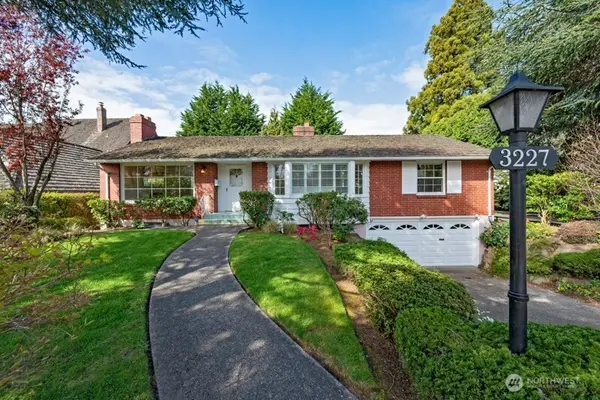 3227 Magnolia Boulevard W, Seattle, WA 98199