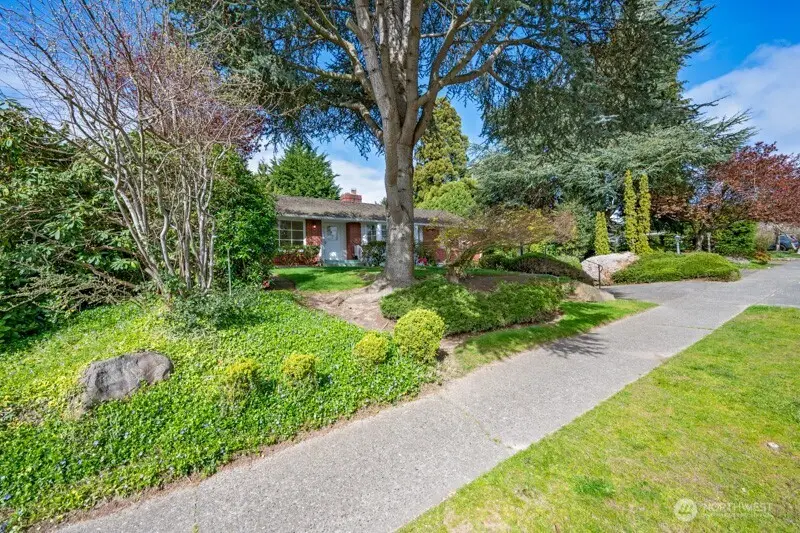 3227 Magnolia Boulevard W, Seattle, WA 98199 - #3